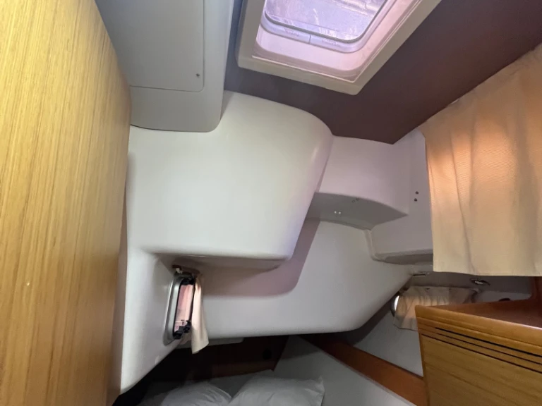 Ein Jeanneau Sun Odyssey 42 i Performance mieten in Póros (City)