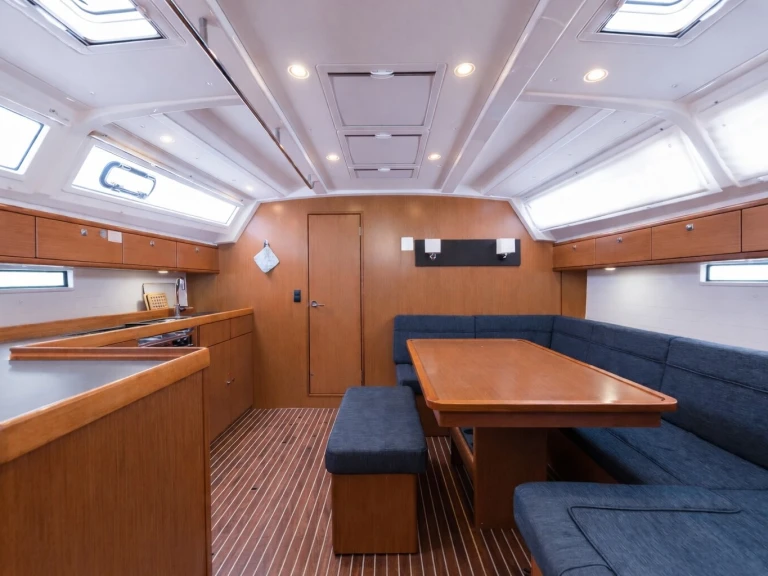 Ein Bavaria Cruiser 46 mieten in Gouviá