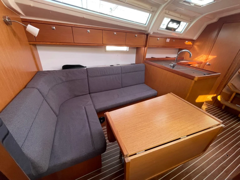 Ein Bavaria Cruiser 37 mieten in Punta Ala
