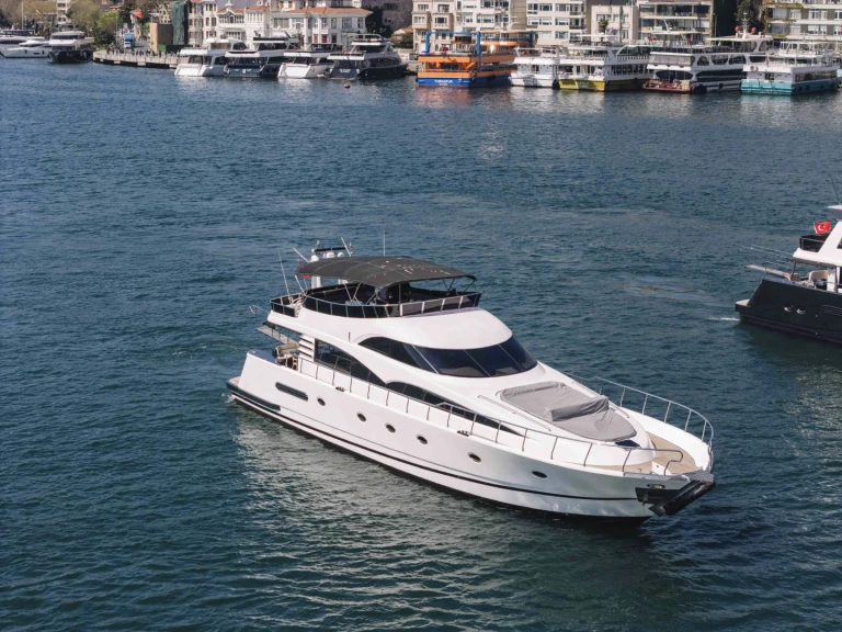 Vermietung Yacht Custom Made mit Führerschein