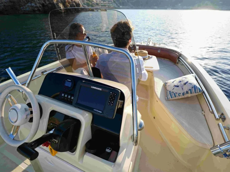 Motorboot mit oder ohne Skipper Invictus  mieten in Marina de Palamós