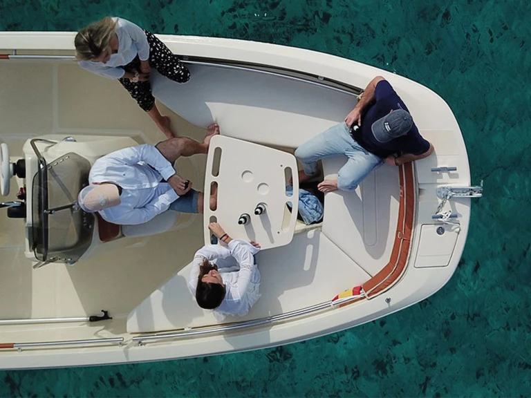 Invictus  Invictus 190 FX mieten Marina de Palamós