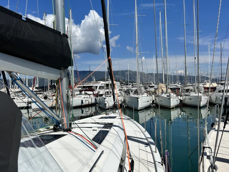 Segelboot mit oder ohne Skipper Bénéteau mieten in Gouviá