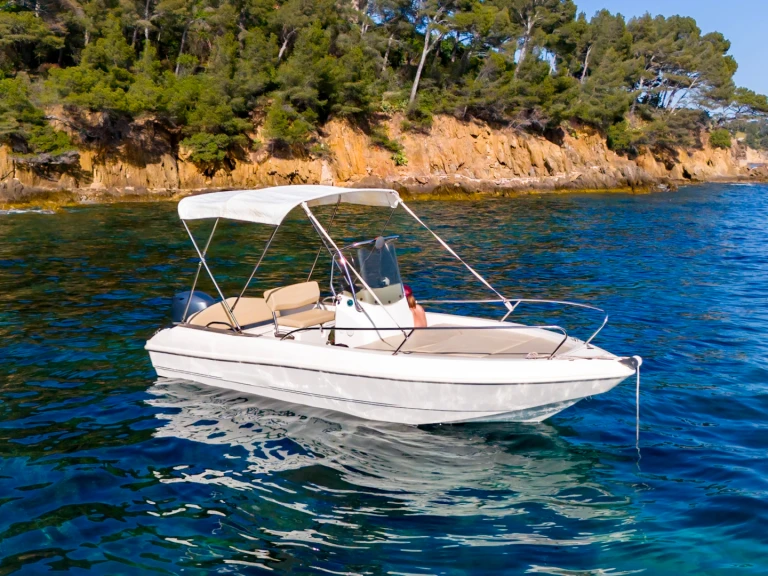 Ein Capelli Cap 520 Open mieten in Port de Bormes-les-Mimosas
