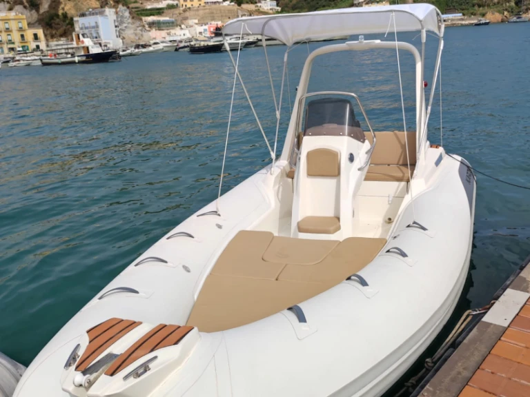 Schlauchboot mit oder ohne Skipper Kardis mieten in Ponza