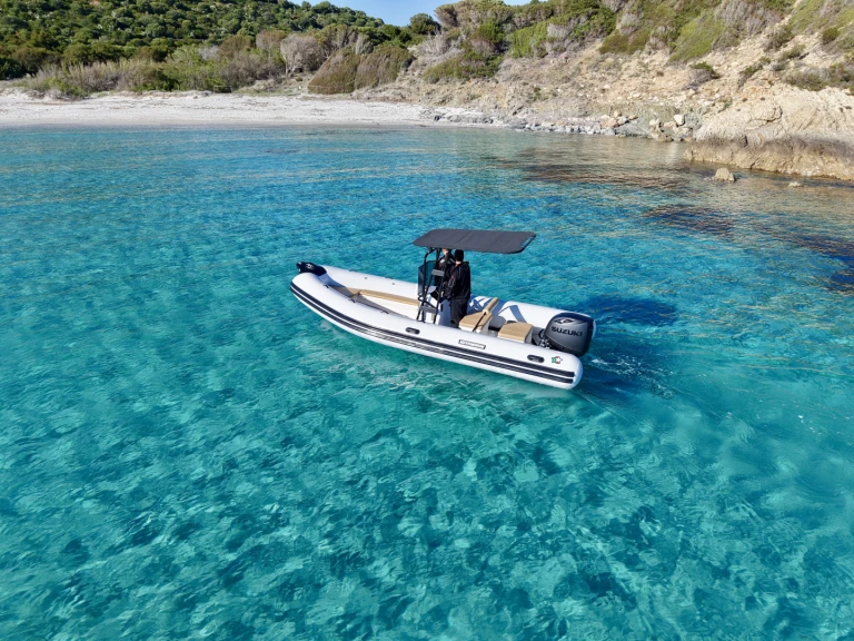 Schlauchboot mit oder ohne Skipper Novamarine mieten in Villasimius