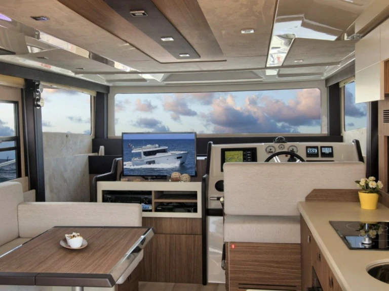 YachtCharter in Cannigione di Arzachena - Cranchi Cranchi T43 Eco Trawler auf SamBoat