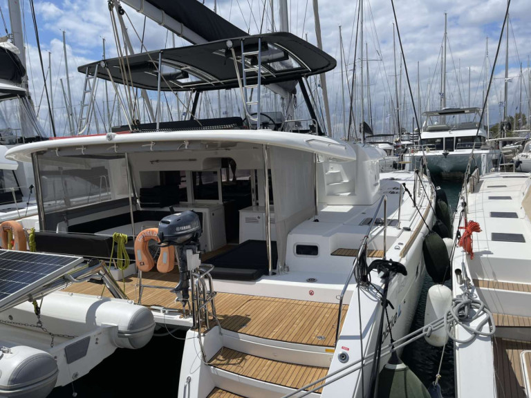 Lagoon Lagoon 450 F mieten Álimos