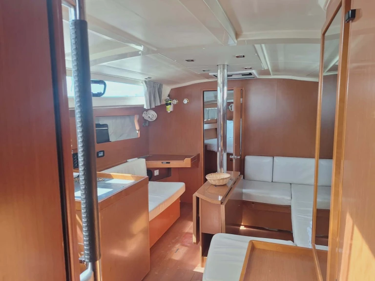 YachtCharter in Néa Péramos - Bénéteau Oceanis 41.1 auf SamBoat