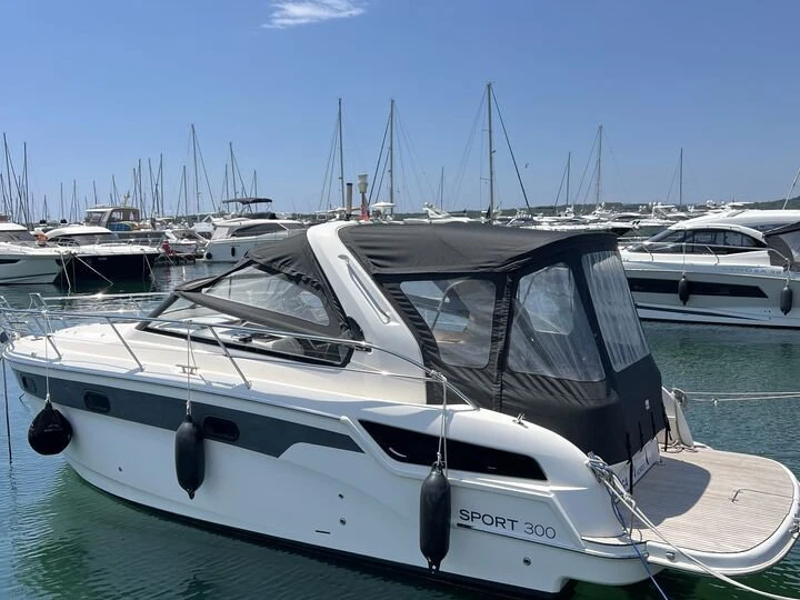 Ein Bavaria Bavaria Sport 300 mieten in Punat