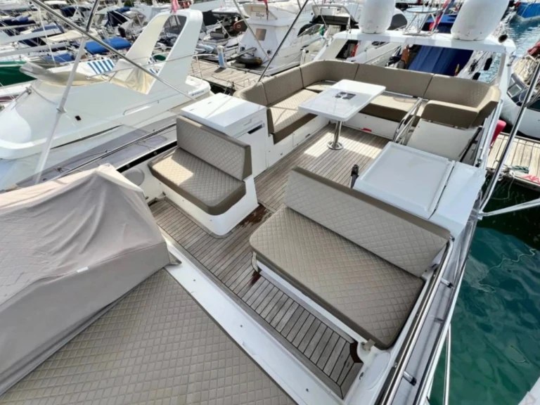 YachtCharter in Punat - Galeon Galeon 420 Fly - 3 cab. auf SamBoat