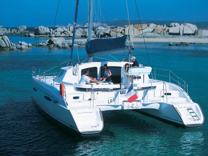 YachtCharter in La Rochelle - Fountaine Pajot Lavezzi 40 auf SamBoat