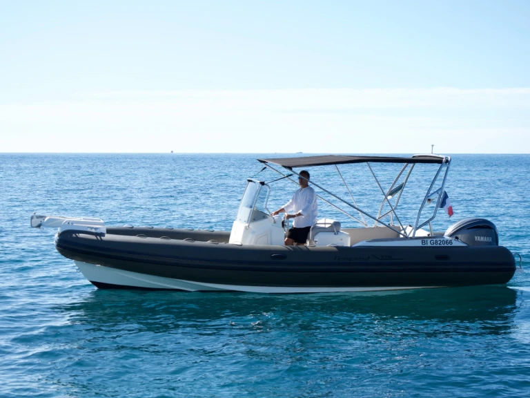 Ein Capelli Tempest 775 mieten in Golfe-Juan