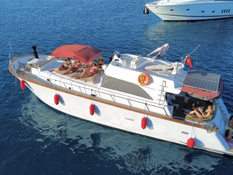 Motorboot mit oder ohne Skipper Azimut mieten in Bodrum