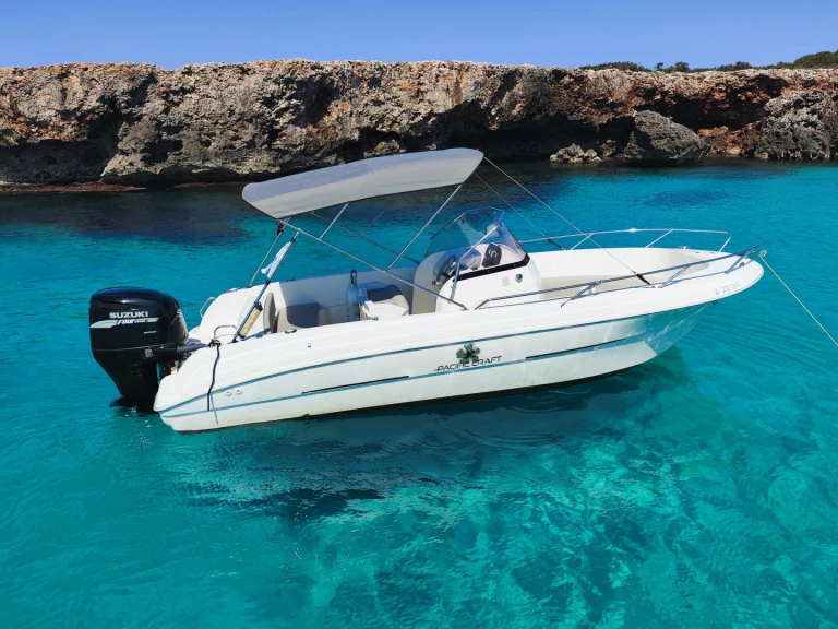 Ein Pacific Craft Pacific Craft 670 Open mieten in Cala en Bosch