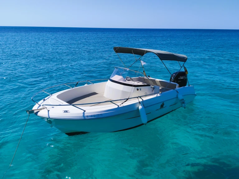 YachtCharter in Cala en Bosch - Pacific Craft Pacific Craft 670 Open auf SamBoat