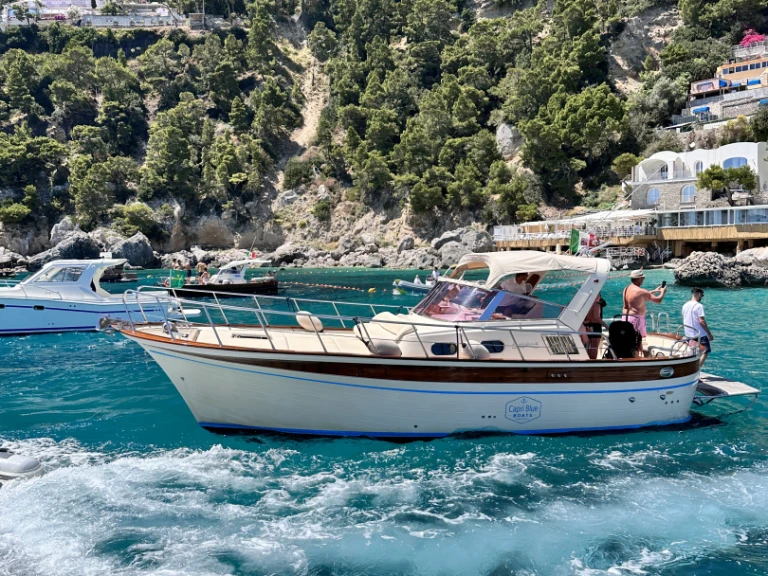 Motorboot mieten in Capri - Fratelli Aprea Sorrento 32 Semi Cabinato