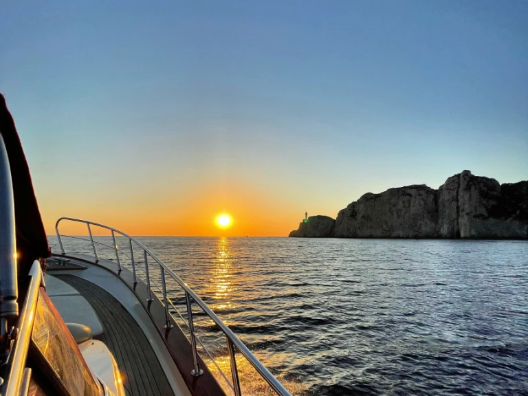 Fratelli Aprea Sorrento 32 Semi Cabinato mieten Capri