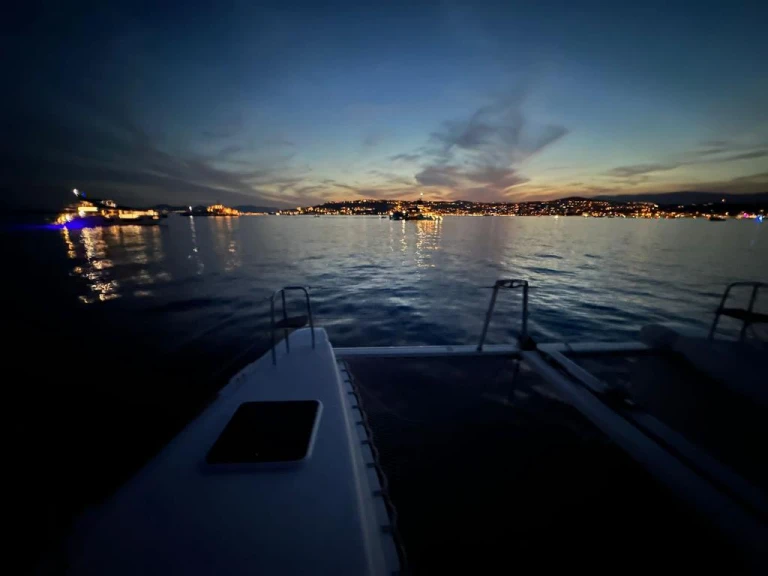 Katamaran mieten in Cannes - Lagoon Lagoon 40 Motor Yacht