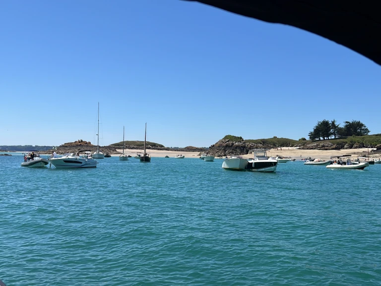 Ein Quicksilver Activ 675 Sundeck mieten in Saint-Malo