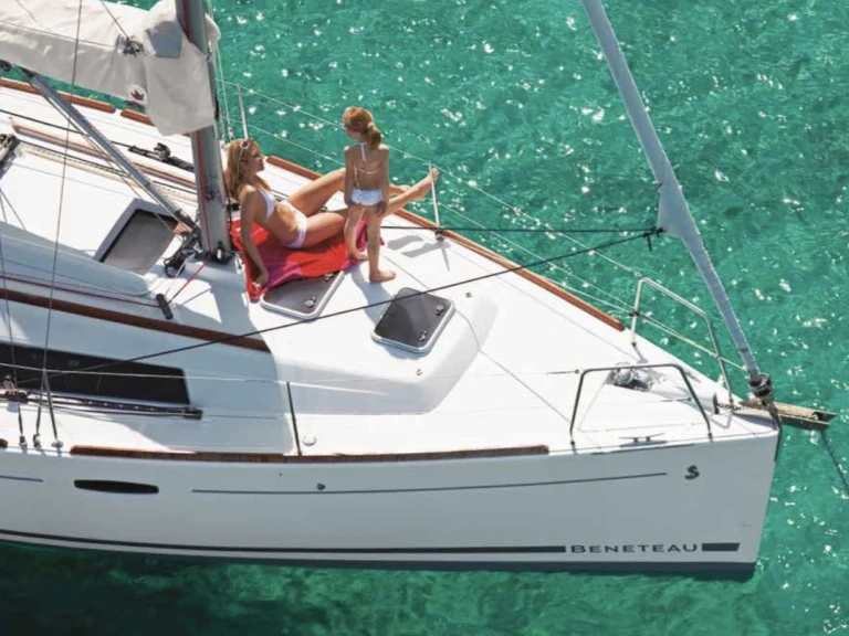 Ein Bénéteau Oceanis 31 mieten in La Herradura