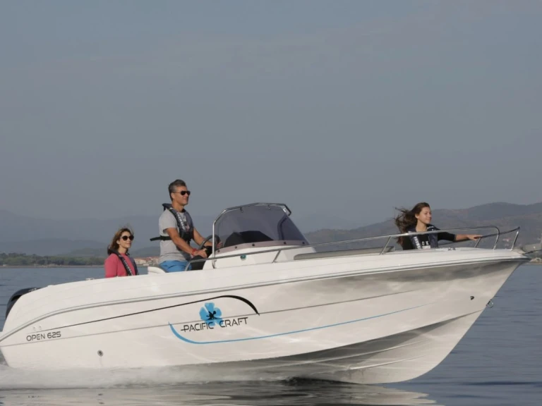 Vermietung Motorboot Pacific Craft mit Führerschein
