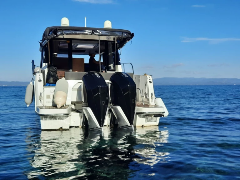 Motorboot mit oder ohne Skipper Jeanneau mieten in Hyères