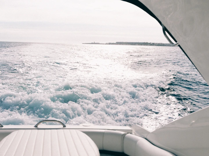 Ein Fairline Phantom 40 mieten in Lissabon