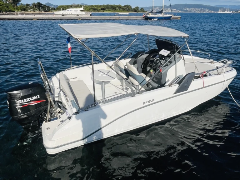 Bénéteau Flyer 6.6 SPACEdeck mieten Antibes