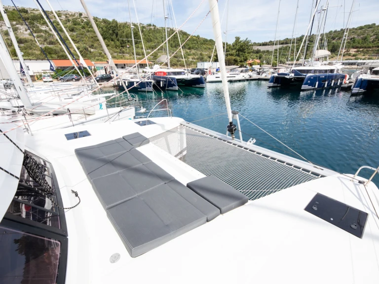 Ein Fountaine Pajot Astrea 42 mieten in Primošten