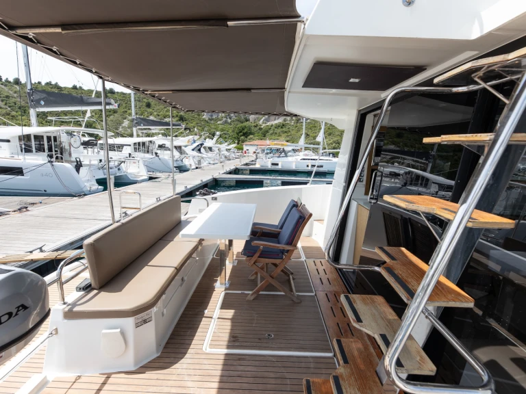Vermietung Motorboot Fountaine Pajot mit Führerschein