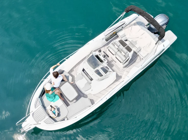Motorboot mit oder ohne Skipper Karnic mieten in Sirmione