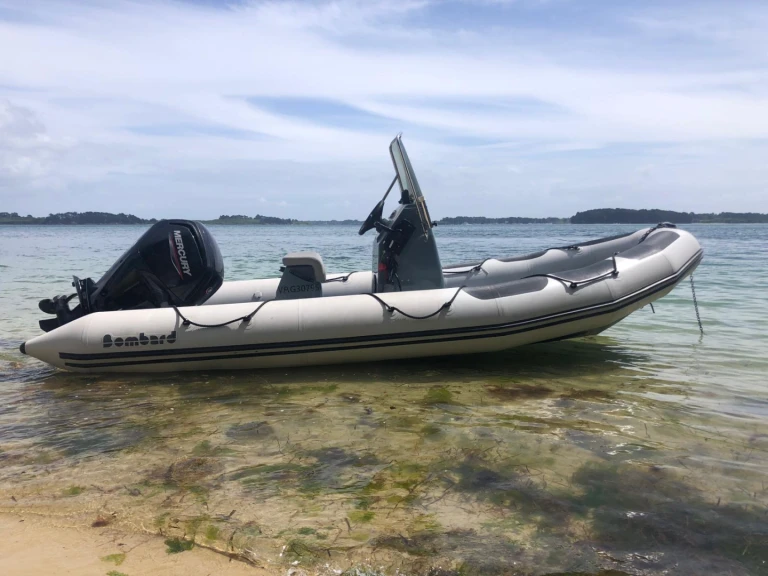 Schlauchboot mieten in Larmor-Baden - Bombard Explorer 550