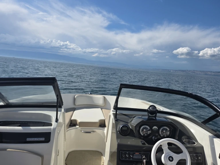 Motorboot mieten in Lugrin - Bayliner VR5