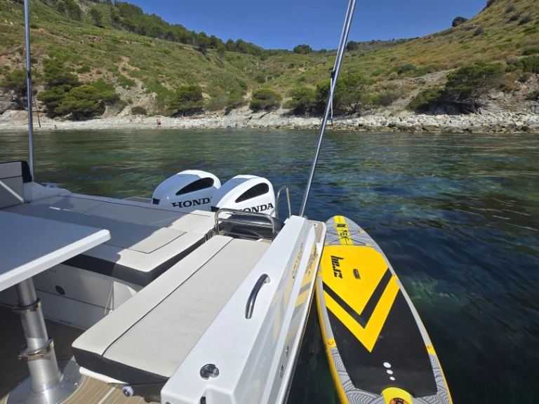 YachtCharter in Empuriabrava - Jeanneau Cap Camarat 9.0 WA auf SamBoat