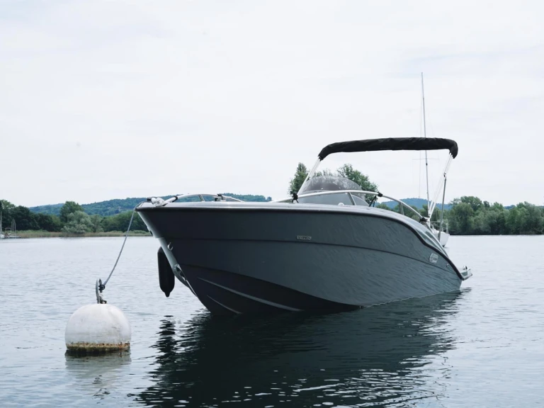 Motorboot mit oder ohne Skipper Clear mieten in Angera