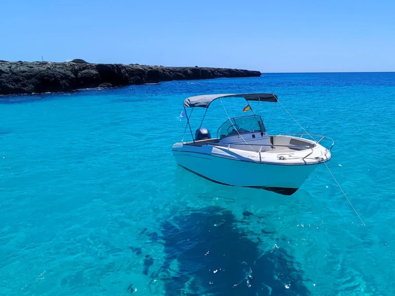 YachtCharter in Cala en Bosch - Jeanneau Cap Camarat 625 auf SamBoat