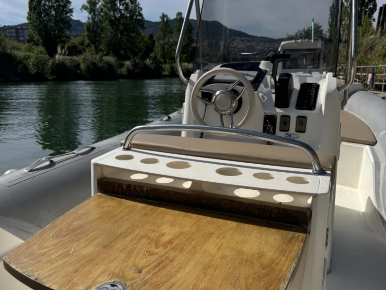 Schlauchboot mit oder ohne Skipper Capelli mieten in Mandelieu-la-Napoule