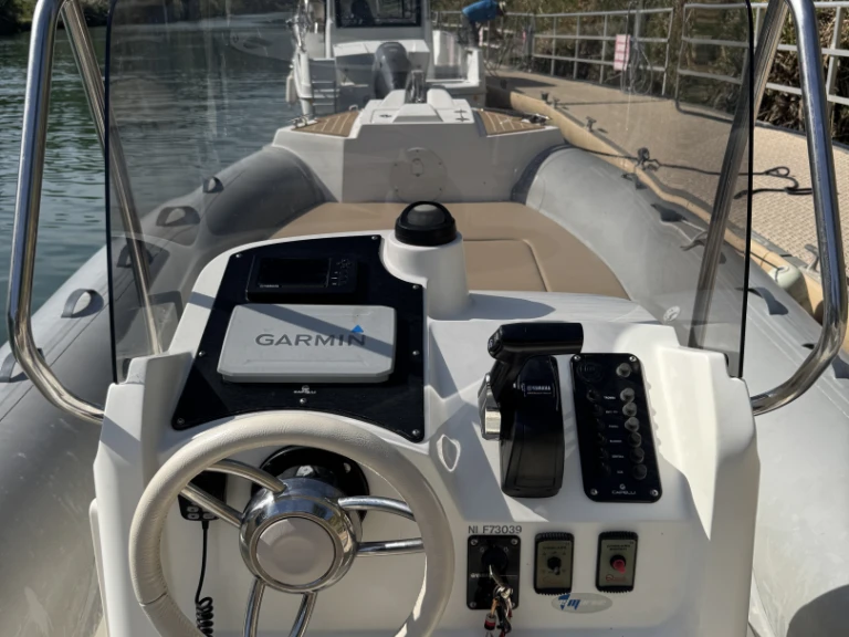 Vermietung Schlauchboot Capelli mit Führerschein