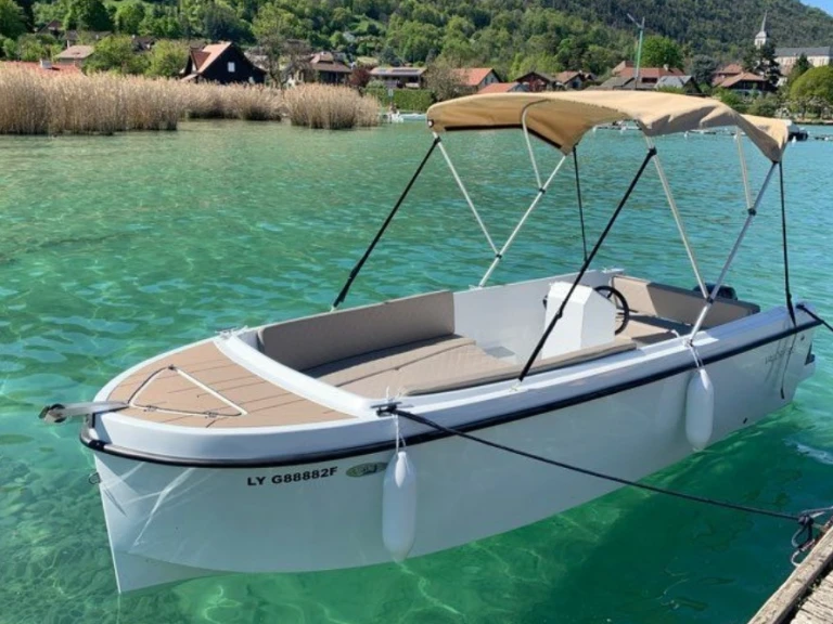 Motorboot mit oder ohne Skipper Valory mieten in Annecy