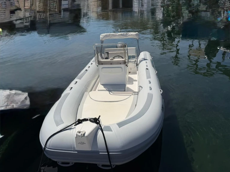Ein Capelli Tempest 630 mieten in Port du Lavandou