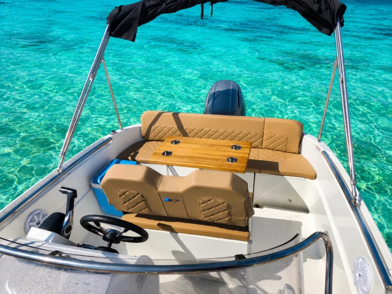 Motorboot mit oder ohne Skipper Yamaha mieten in Port de Ciudadella