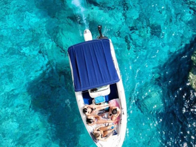 Motorboot mit oder ohne Skipper Ranieri mieten in Zakynthos