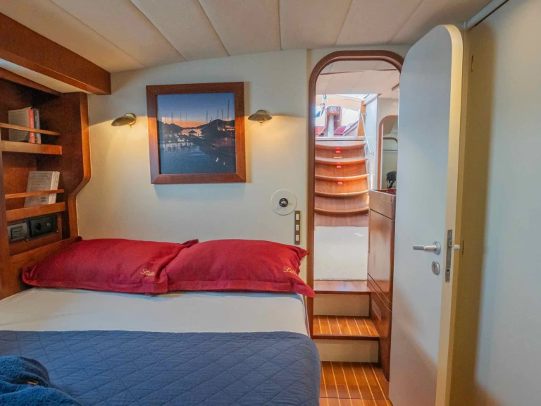 Ein Cnb CNB 76 mieten in Castellammare di Stabia