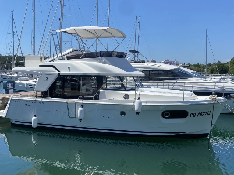 Ein Bénéteau Swift Trawler 35 mieten in Pula