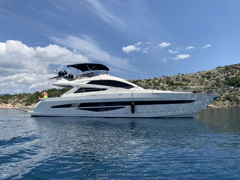YachtCharter in Novi Vinodolski - Galeon Galeon 700 Skydeck - 4 + 1 cab. auf SamBoat
