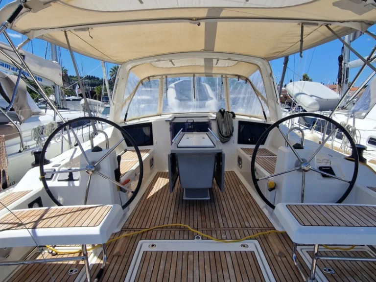 Bootsverleih Bénéteau Oceanis 41.1 Gouviá Samboat