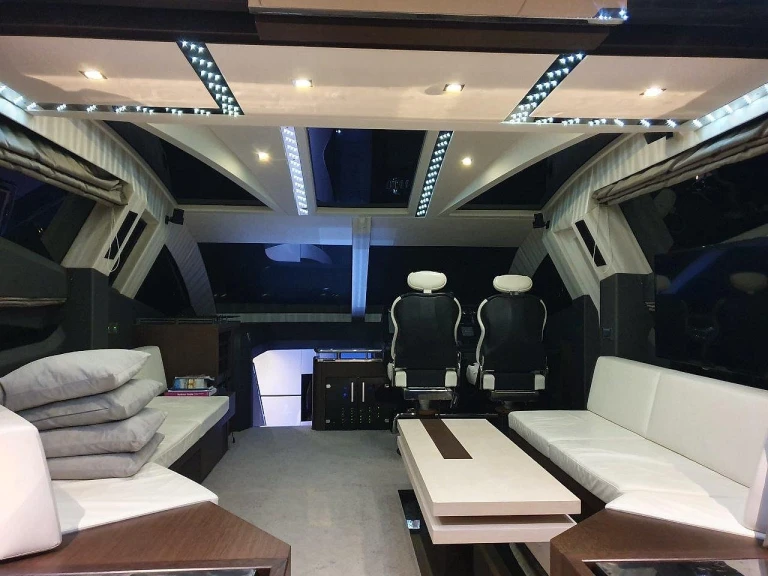 Galeon Galeon 700 Skydeck - 4 + 1 cab. mieten Novi Vinodolski