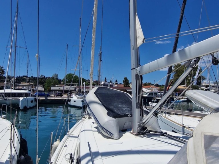 Segelboot mit oder ohne Skipper Bénéteau mieten in Gouviá