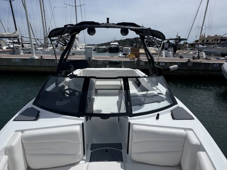 Axis T220 mieten Port des Marines de Cogolin